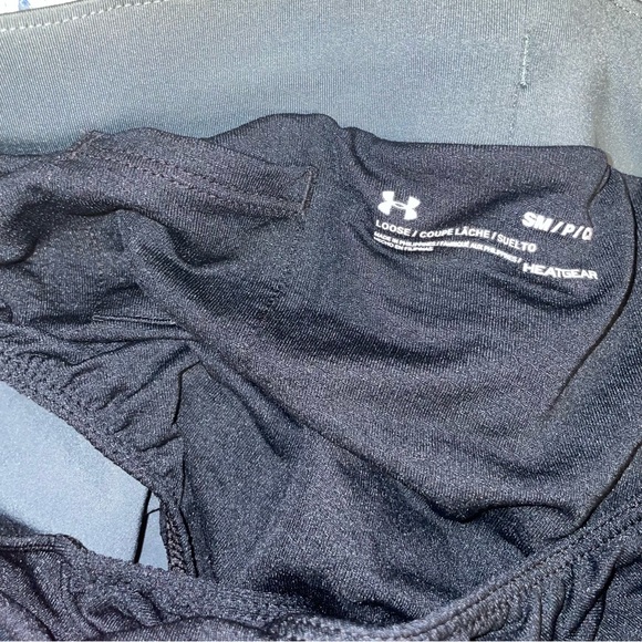 Small Under Armour Loose Fit Shorts - Picture 3 of 3